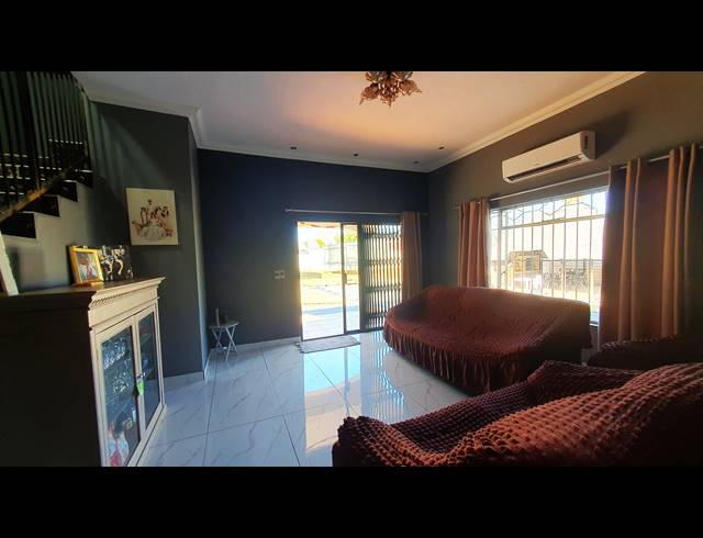 4 BEDROOM FREEHOLD FOR SALE IN BRACKENDOWNS